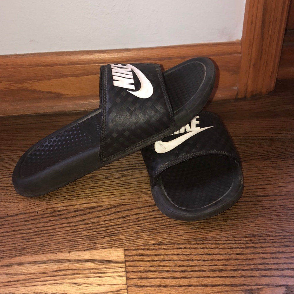 Nike women’s size 6 black slides